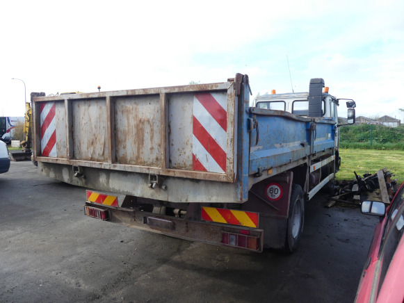 Camion benne basculante Renault 40 ABE 4 (2006-329.446 km) - Kipper: das Bild 3 Camion benne basculante Renault 40 ABE 4 (2006-329.446 km) - Kipper: das Bild 3