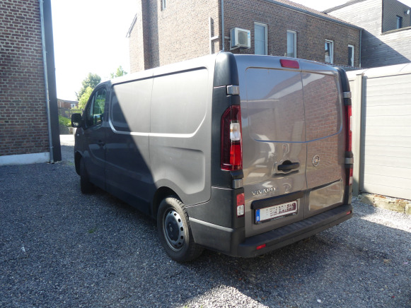 Camionnette Opel Vivaro (2018-122.114 km-VIN:WOVF7G60XJV634111) - PKW: das Bild 3 Camionnette Opel Vivaro (2018-122.114 km-VIN:WOVF7G60XJV634111) - PKW: das Bild 3