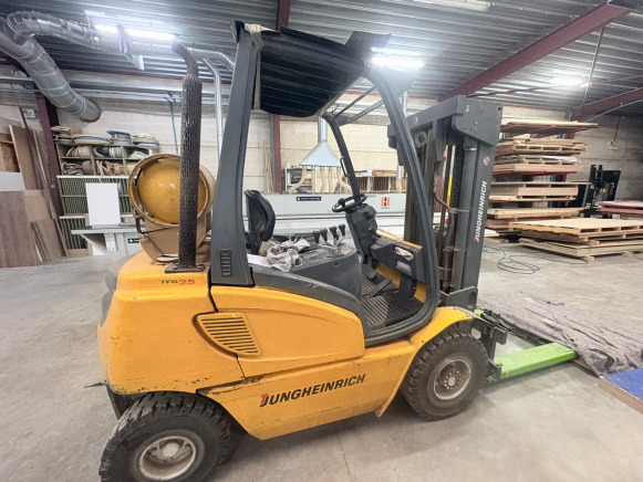 Chariot élévateur frontal au gaz Jungheirich TFG 25BK - Treibgasstapler: das Bild 5 Chariot élévateur frontal au gaz Jungheirich TFG 25BK - Treibgasstapler: das Bild 5