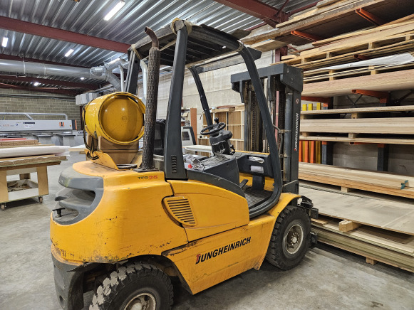 Chariot élévateur frontal au gaz Jungheirich TFG 25BK - Treibgasstapler: das Bild 3 Chariot élévateur frontal au gaz Jungheirich TFG 25BK - Treibgasstapler: das Bild 3