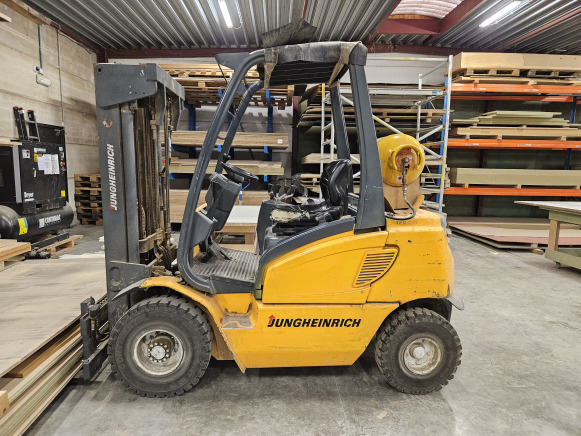 Chariot élévateur frontal au gaz Jungheirich TFG 25BK - Treibgasstapler: das Bild 1 Chariot élévateur frontal au gaz Jungheirich TFG 25BK - Treibgasstapler: das Bild 1