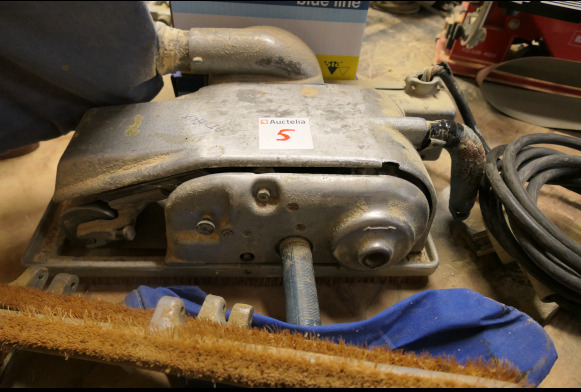 Ponceuse à bande Scheer - Metallbearbeitungsmaschine: das Bild 5 Ponceuse à bande Scheer - Metallbearbeitungsmaschine: das Bild 5