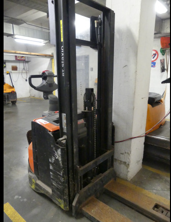 REF:2245.18.36 - Gerbeur électrique BT Staxio SWE120 L - Hochhubwagen: das Bild 3 REF:2245.18.36 - Gerbeur électrique BT Staxio SWE120 L - Hochhubwagen: das Bild 3