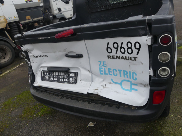 REF:69689 - Voiture pickup électrique Renault FW (accidenté) - Pick-up: das Bild 5 REF:69689 - Voiture pickup électrique Renault FW (accidenté) - Pick-up: das Bild 5