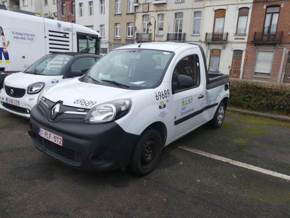 REF:69689 - Voiture pickup électrique Renault FW (accidenté) - Pick-up: das Bild 1 REF:69689 - Voiture pickup électrique Renault FW (accidenté) - Pick-up: das Bild 1