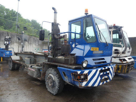 REF:TVD-88-D - Camion porte container Terberg YT180 (2002-21.500 km) - Containerwagen/ Wechselfahrgestell LKW: das Bild 2 REF:TVD-88-D - Camion porte container Terberg YT180 (2002-21.500 km) - Containerwagen/ Wechselfahrgestell LKW: das Bild 2