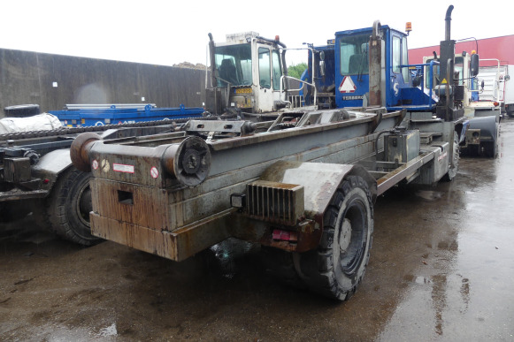REF:TVD-88-D - Camion porte container Terberg YT180 (2002-21.500 km) - Containerwagen/ Wechselfahrgestell LKW: das Bild 3 REF:TVD-88-D - Camion porte container Terberg YT180 (2002-21.500 km) - Containerwagen/ Wechselfahrgestell LKW: das Bild 3