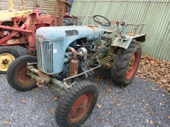 Tracteur agricole + barre faucheuse latérale Normag Kornett II (VIN:19010271952) - Traktor: das Bild 1 Tracteur agricole + barre faucheuse latérale Normag Kornett II (VIN:19010271952) - Traktor: das Bild 1