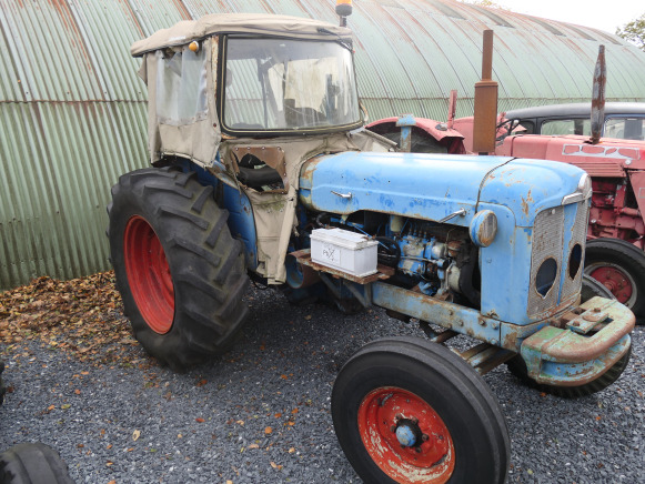 Tracteur agricole + treuil Ford Super Major - Traktor: das Bild 2 Tracteur agricole + treuil Ford Super Major - Traktor: das Bild 2