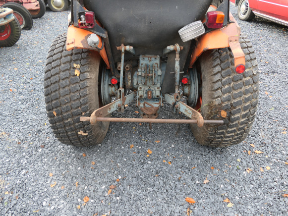 Tracteur pour par cet jardin + faucheuse rotative Kubota 245DT ( VIN:245DT72778) - Traktor: das Bild 4 Tracteur pour par cet jardin + faucheuse rotative Kubota 245DT ( VIN:245DT72778) - Traktor: das Bild 4