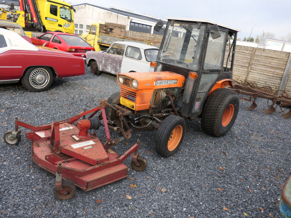 Tracteur pour par cet jardin + faucheuse rotative Kubota 245DT ( VIN:245DT72778) - Traktor: das Bild 2 Tracteur pour par cet jardin + faucheuse rotative Kubota 245DT ( VIN:245DT72778) - Traktor: das Bild 2