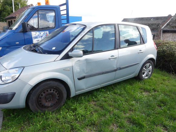 Voiture (saisie sur voirie) Renault Scenic 1.9 DCI - PKW: das Bild 2 Voiture (saisie sur voirie) Renault Scenic 1.9 DCI - PKW: das Bild 2