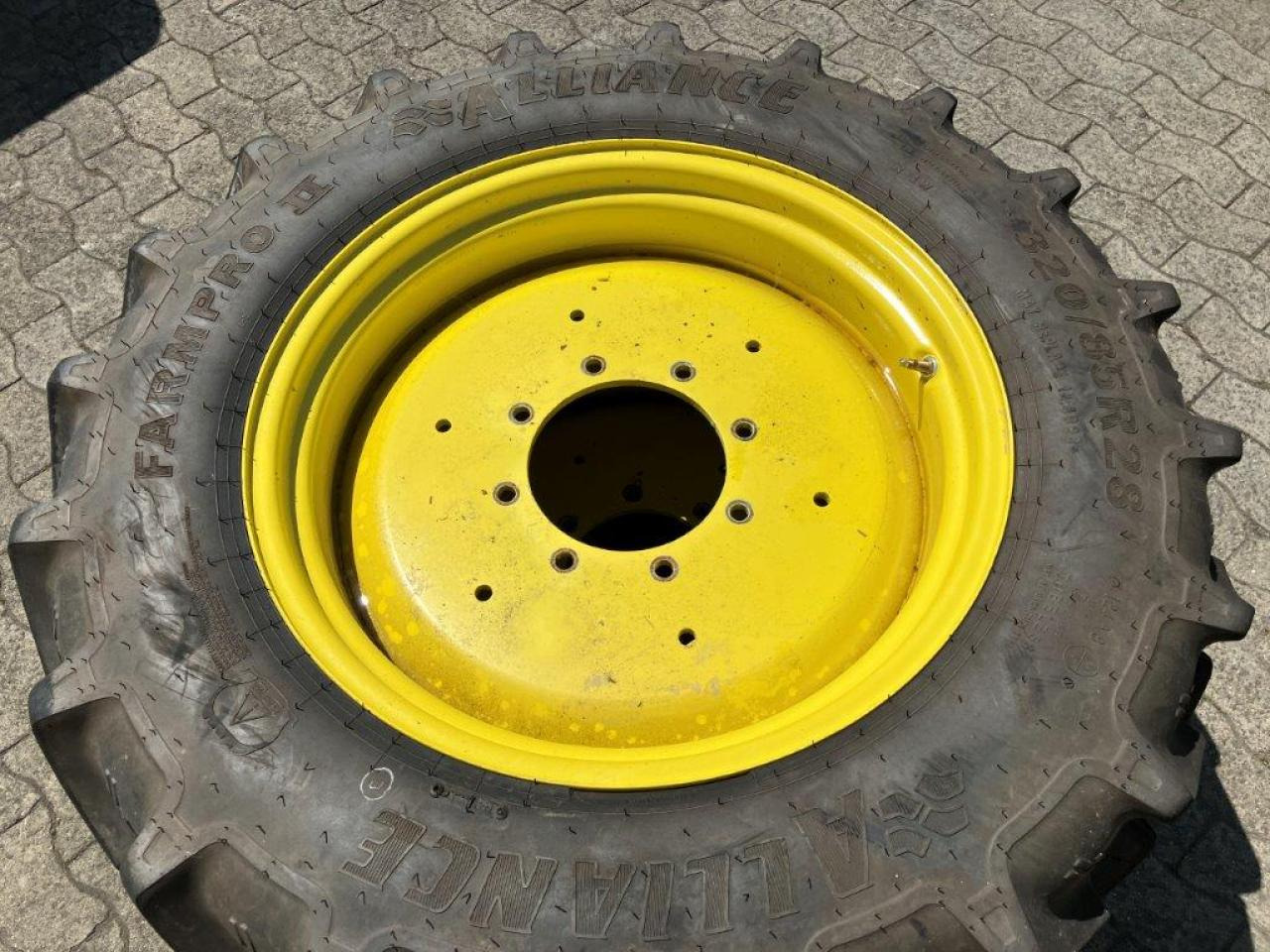 Alliance 320/85R28 - Reifen für Landmaschine: das Bild 4 Alliance 320/85R28 - Reifen für Landmaschine: das Bild 4
