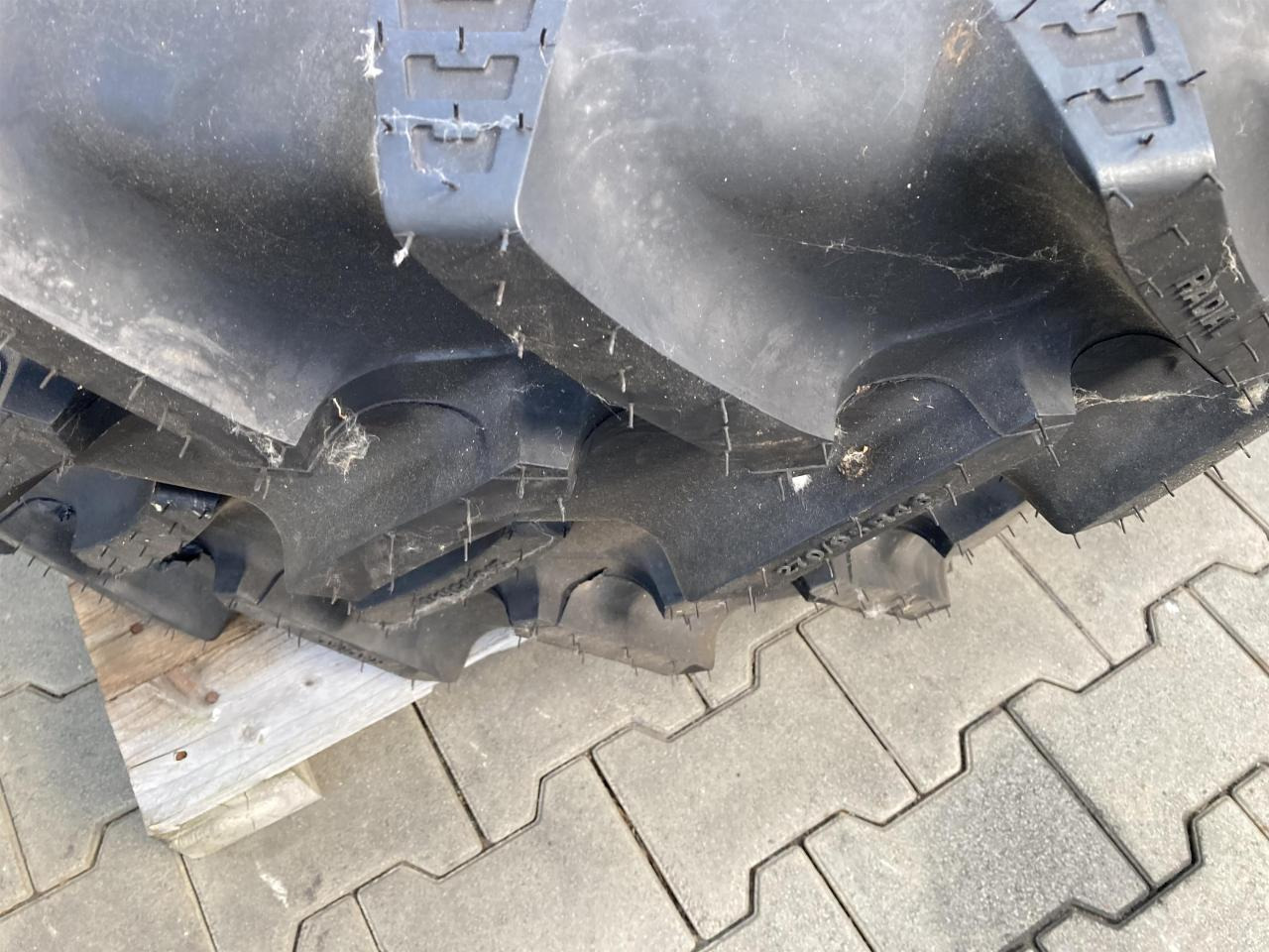 BKT 270/95R46 - Reifen für Landmaschine: das Bild 3 BKT 270/95R46 - Reifen für Landmaschine: das Bild 3