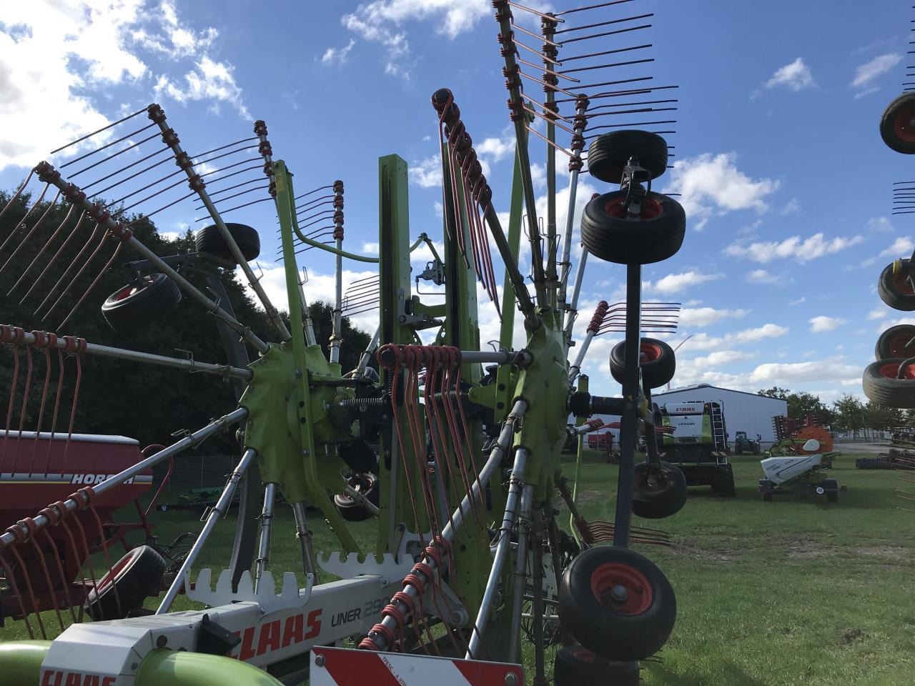 CLAAS Liner 2900 - Heuwender/ Wenderechen: das Bild 3 CLAAS Liner 2900 - Heuwender/ Wenderechen: das Bild 3