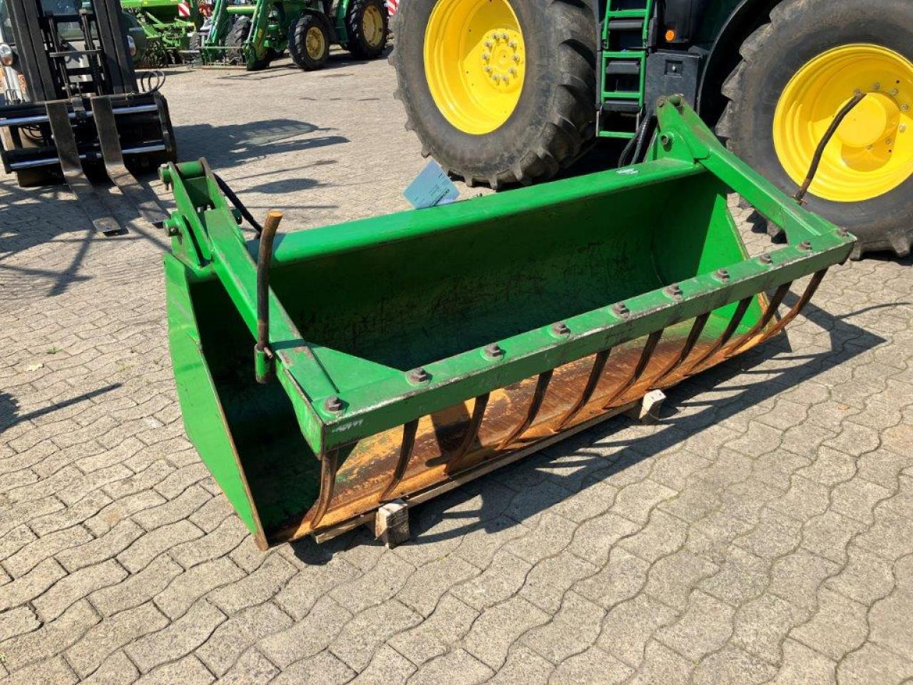 John Deere 2,20 m - Schaufel: das Bild 2 John Deere 2,20 m - Schaufel: das Bild 2
