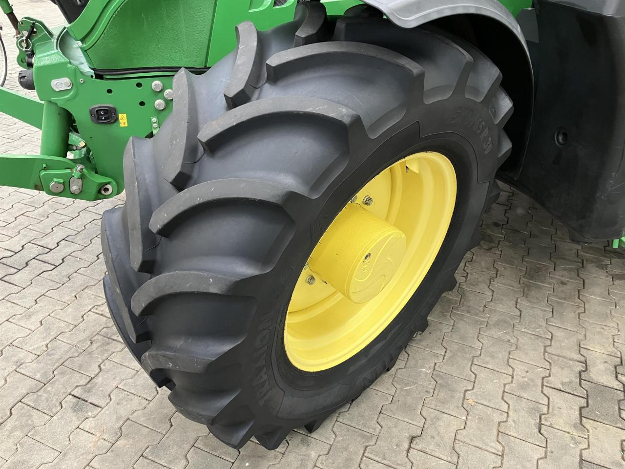 John Deere 6145R - Traktor: das Bild 2 John Deere 6145R - Traktor: das Bild 2