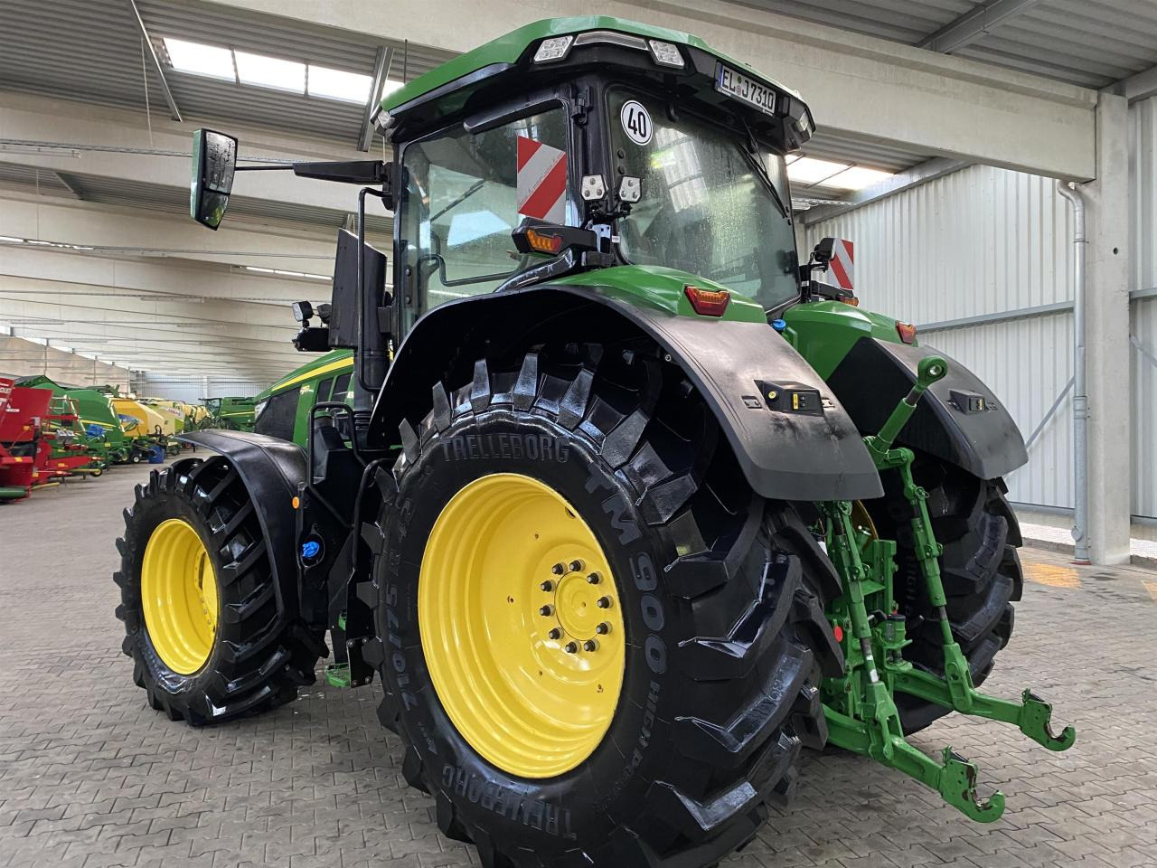 Traktor John Deere 7R 310: das Bild 6