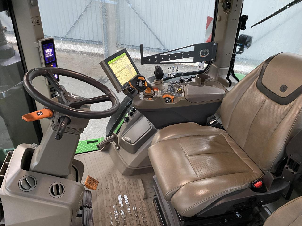 Traktor John Deere 7R 310: das Bild 7