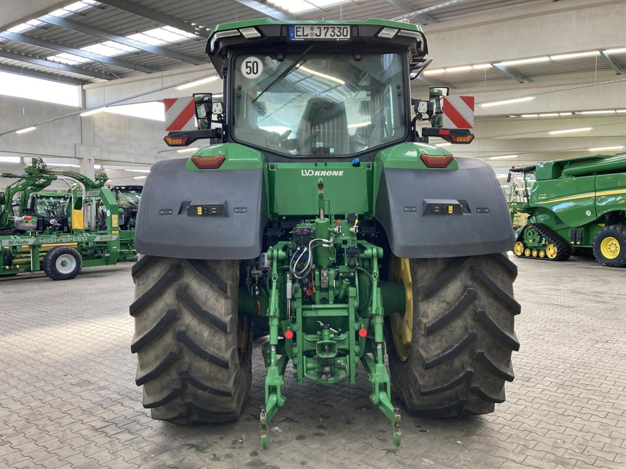 Traktor John Deere 7R 330: das Bild 6