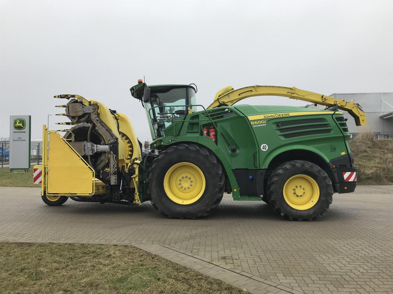 John Deere 8600 - Feldhäcksler: das Bild 1 John Deere 8600 - Feldhäcksler: das Bild 1