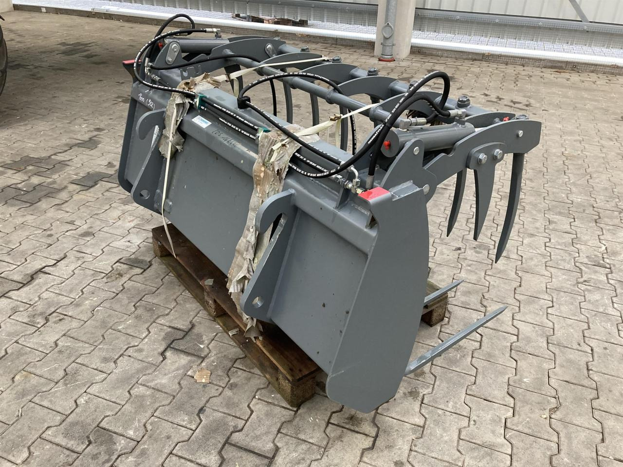 Kramer 1600 mm Vielzweckgabel - Frontlader für Traktor: das Bild 2 Kramer 1600 mm Vielzweckgabel - Frontlader für Traktor: das Bild 2