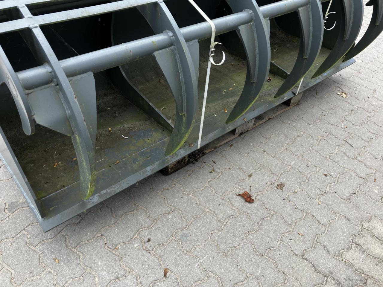 Kramer 2400 mm - Schaufel: das Bild 2 Kramer 2400 mm - Schaufel: das Bild 2