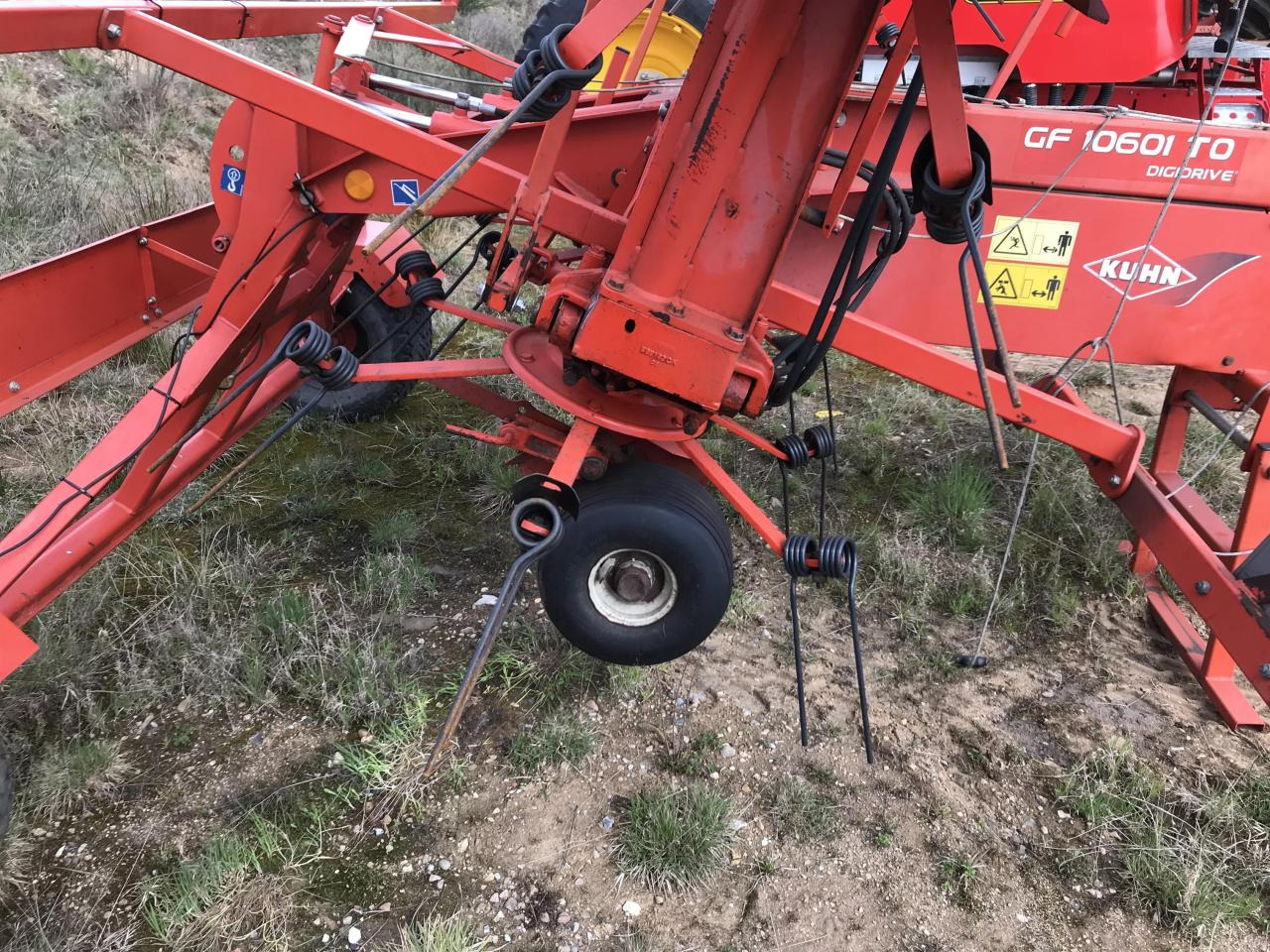 Kuhn GF 10601TO - Heuwender/ Wenderechen: das Bild 4 Kuhn GF 10601TO - Heuwender/ Wenderechen: das Bild 4
