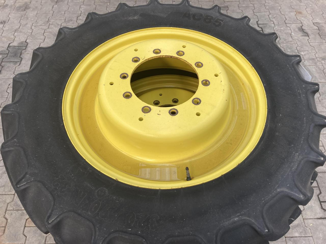 Mitas 320/90R32 - Reifen für Landmaschine: das Bild 2 Mitas 320/90R32 - Reifen für Landmaschine: das Bild 2