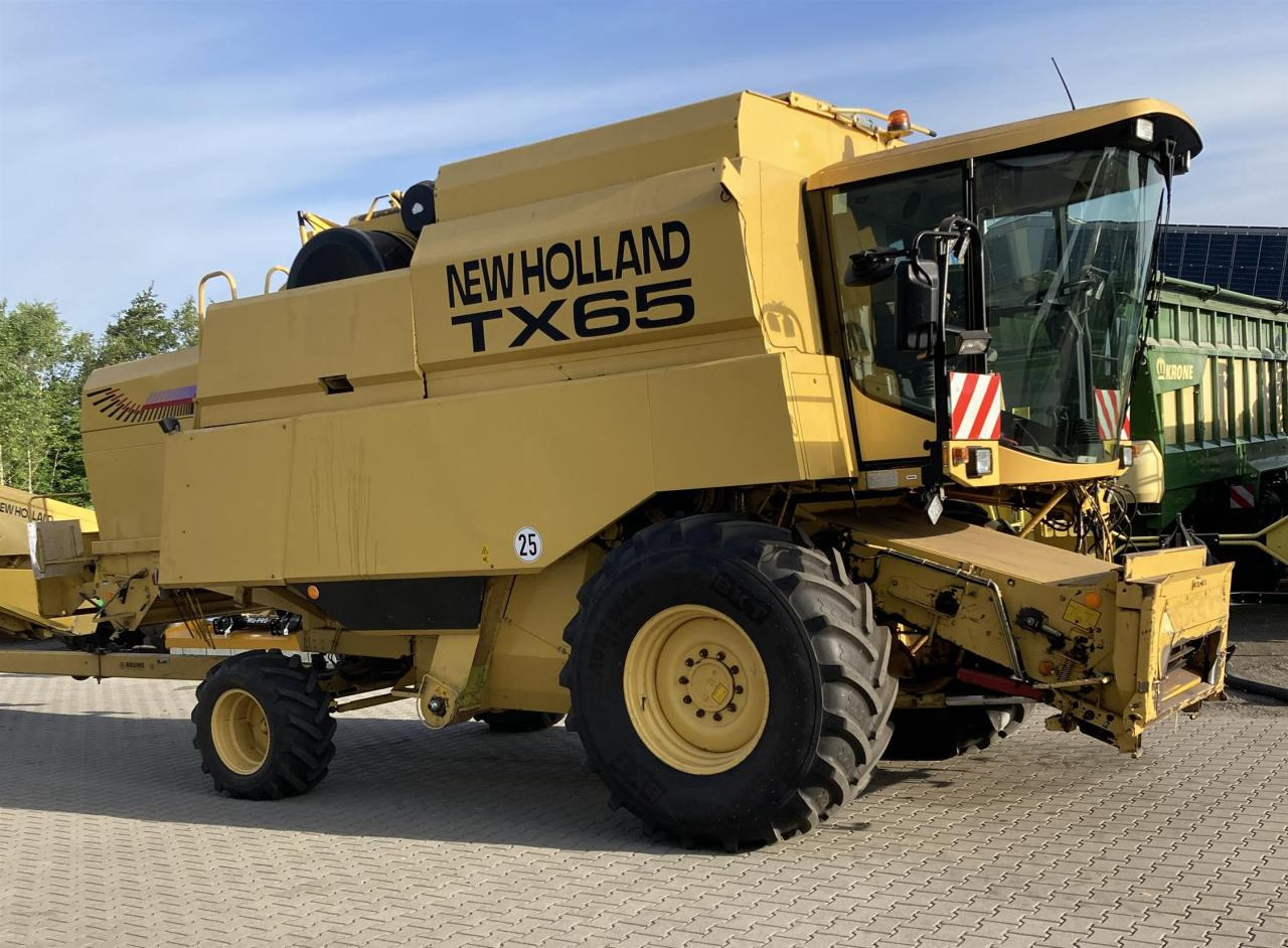 New Holland TX 65 Plus - Mähdrescher: das Bild 2 New Holland TX 65 Plus - Mähdrescher: das Bild 2