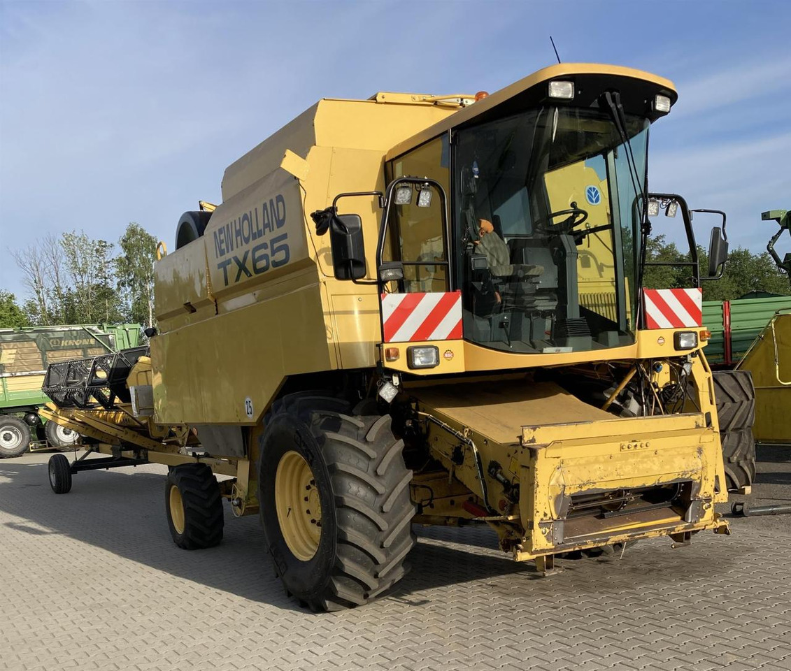 New Holland TX 65 Plus - Mähdrescher: das Bild 1 New Holland TX 65 Plus - Mähdrescher: das Bild 1