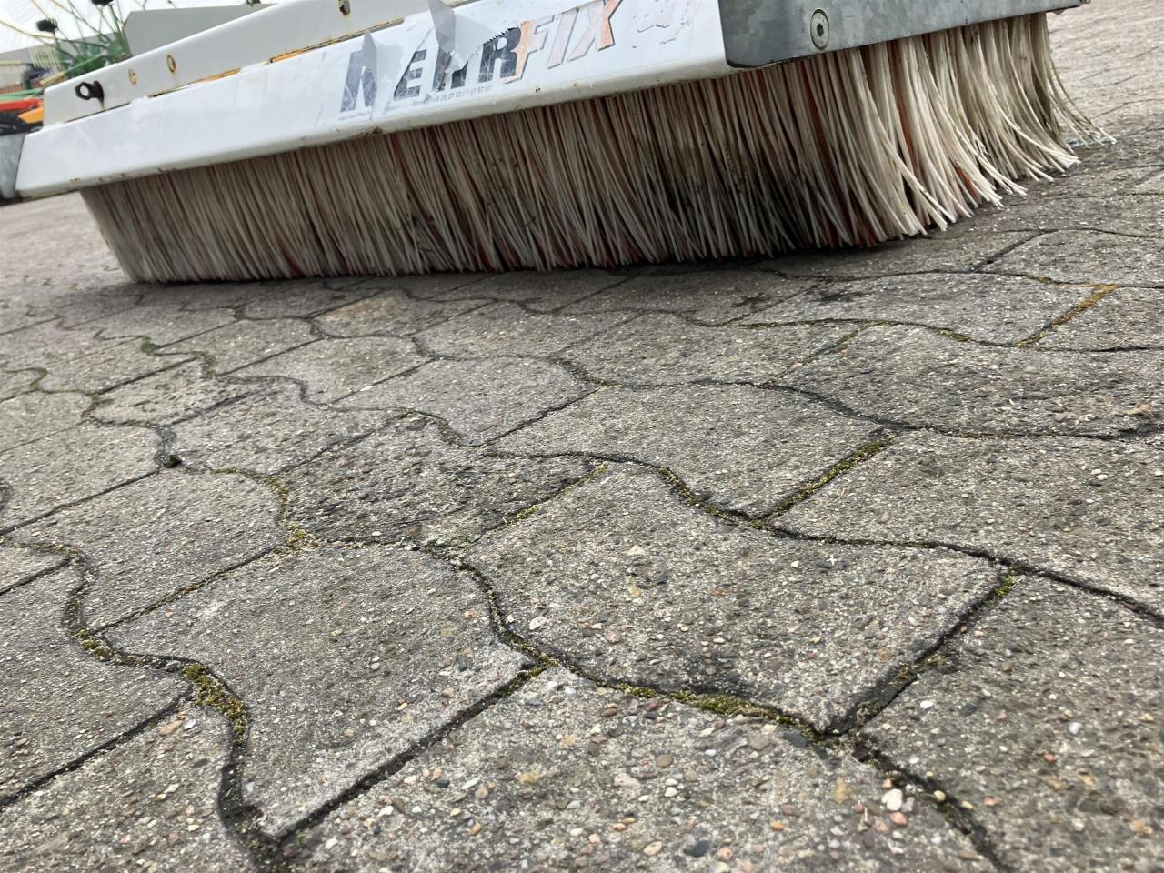 Sonstige / Other Kehrfix Schiebebesen 1500 mm - Kehrbesen für Baumaschine: das Bild 5 Sonstige / Other Kehrfix Schiebebesen 1500 mm - Kehrbesen für Baumaschine: das Bild 5