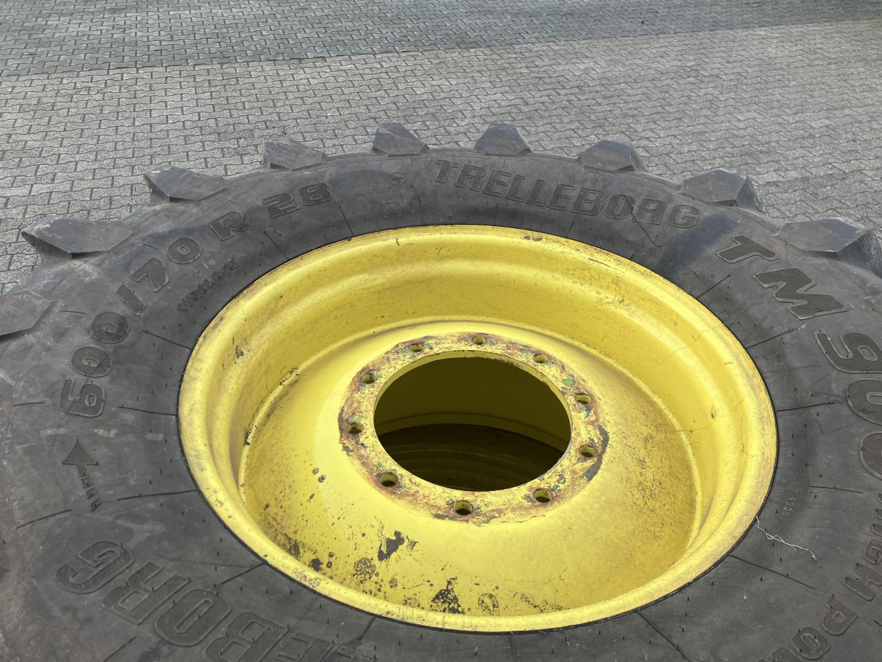 Trelleborg 600/70R28 & 650/85R38 - Reifen für Landmaschine: das Bild 3 Trelleborg 600/70R28 & 650/85R38 - Reifen für Landmaschine: das Bild 3