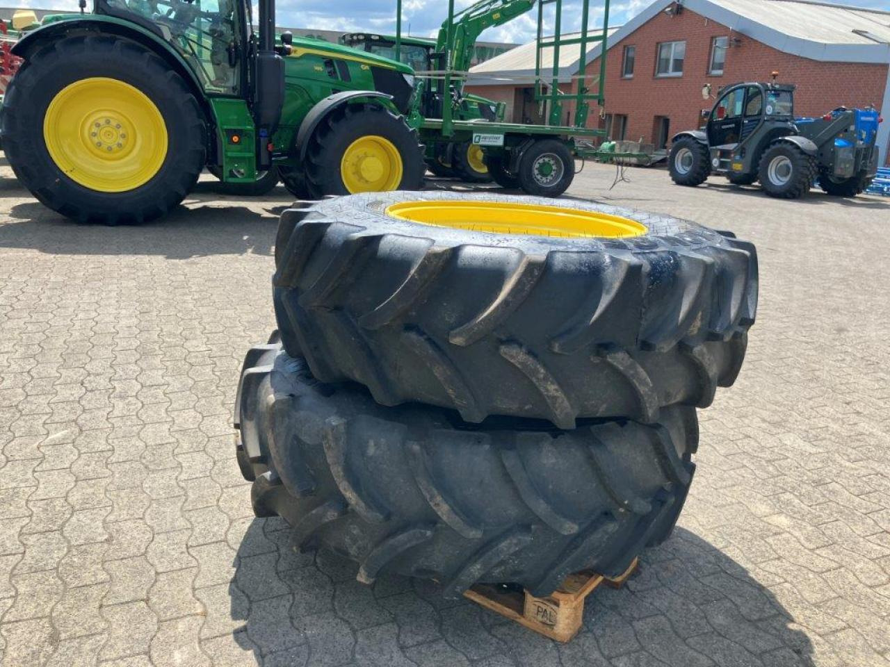 Vredestein 420/85R30 - Reifen für Landmaschine: das Bild 3 Vredestein 420/85R30 - Reifen für Landmaschine: das Bild 3