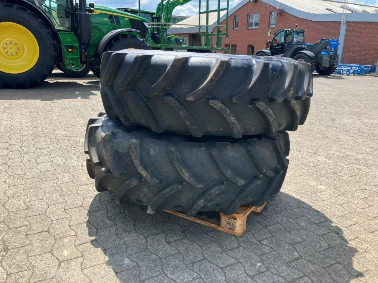 Vredestein 420/85R30 - Reifen für Landmaschine: das Bild 4 Vredestein 420/85R30 - Reifen für Landmaschine: das Bild 4