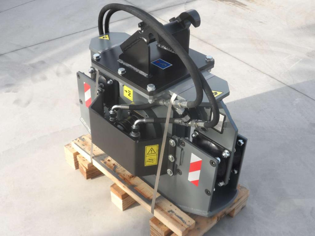 CM Crusher PV 20.40 Vibrating Plate - Rüttelplatte, Anbauteil: das Bild 1 CM Crusher PV 20.40 Vibrating Plate - Rüttelplatte, Anbauteil: das Bild 1