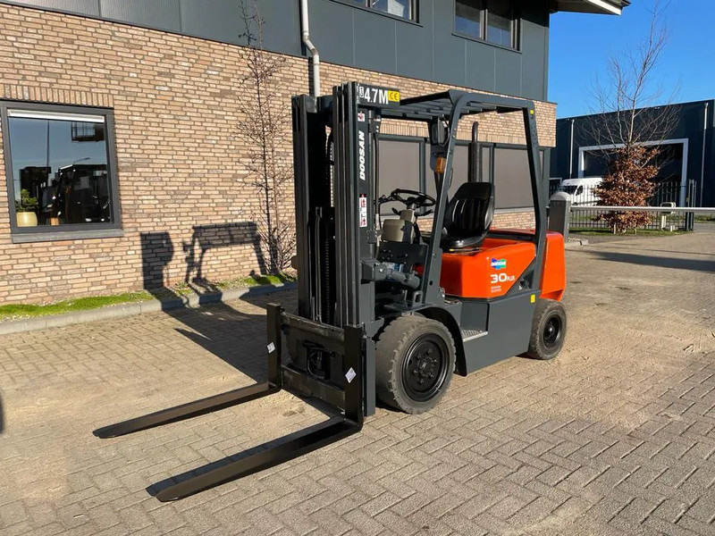 Doosan D30G Yanmar 3 ton Triplex Freelift Sideshift Diesel Heftruck 470 cm hefhoogte - Dieselstapler: das Bild 1 Doosan D30G Yanmar 3 ton Triplex Freelift Sideshift Diesel Heftruck 470 cm hefhoogte - Dieselstapler: das Bild 1
