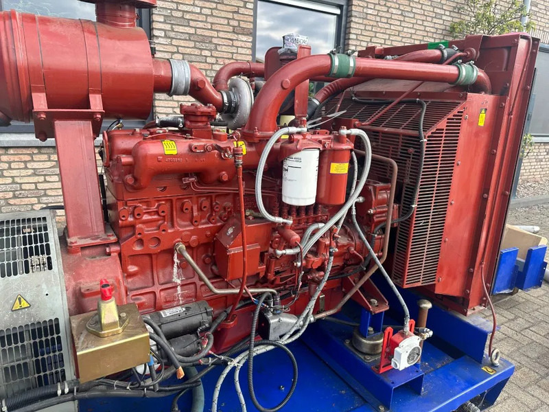 Iveco 8361 SRI 26.07 A550 Leroy Somer 292 kVA generatorset ex Emergency - Stromgenerator: das Bild 4 Iveco 8361 SRI 26.07 A550 Leroy Somer 292 kVA generatorset ex Emergency - Stromgenerator: das Bild 4