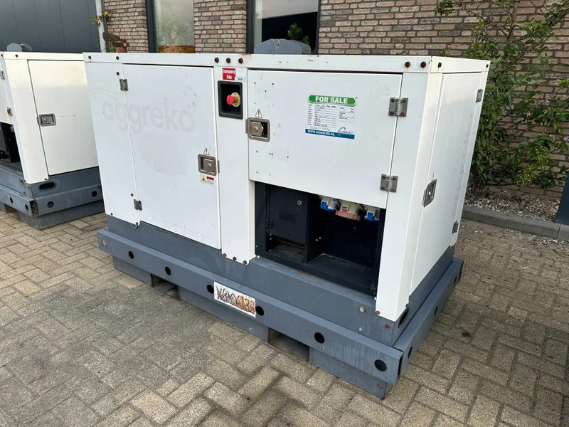 Iveco FPT F32 AM1A Leroy Somer 32 kVA Silent generatorset 154 hours ! - Stromgenerator: das Bild 4 Iveco FPT F32 AM1A Leroy Somer 32 kVA Silent generatorset 154 hours ! - Stromgenerator: das Bild 4