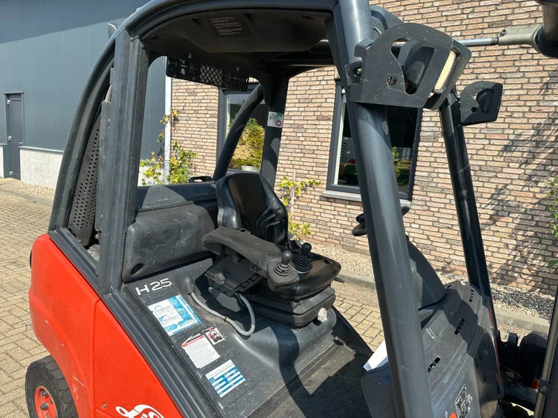 Treibgasstapler Linde H25T 2.5 ton Triplex Freelift Sideshift LPG Heftruck: das Bild 6