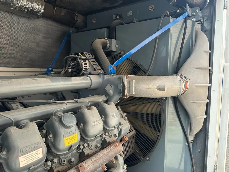 MAN MAN D2842 LE 213 met Leroy Somer 800 kVA Silent generatorset as New ! 410 hours ! - Stromgenerator: das Bild 4 MAN MAN D2842 LE 213 met Leroy Somer 800 kVA Silent generatorset as New ! 410 hours ! - Stromgenerator: das Bild 4