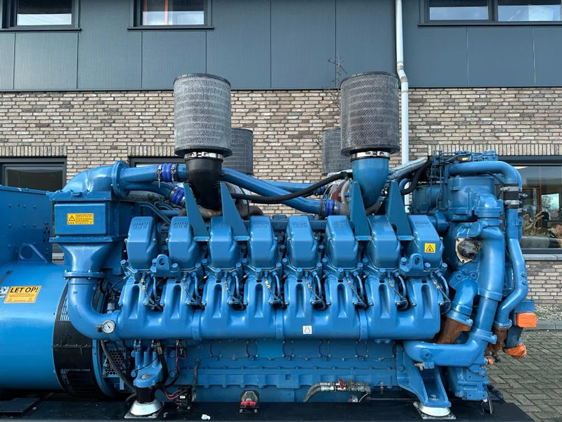 MTU 16V 4000 G61 SDMO XS 2000 Leroy Somer 2000 kVA generatorset - Stromgenerator: das Bild 3 MTU 16V 4000 G61 SDMO XS 2000 Leroy Somer 2000 kVA generatorset - Stromgenerator: das Bild 3