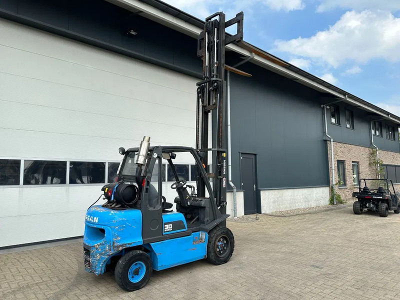 Treibgasstapler Nissan UGD02A30P0 3 ton Triplex Freelift LPG Heftruck: das Bild 18