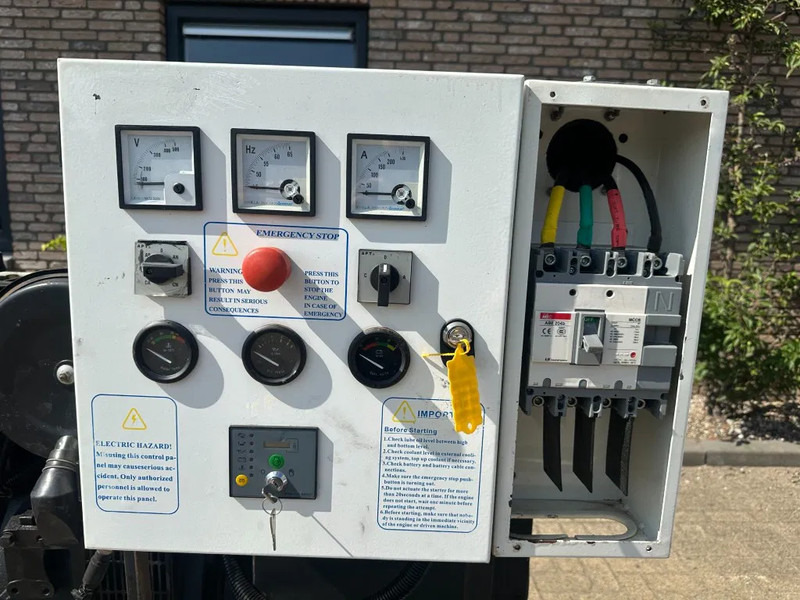 Perkins Stamford 100 kVA noodstroom generatorset - Stromgenerator: das Bild 4 Perkins Stamford 100 kVA noodstroom generatorset - Stromgenerator: das Bild 4