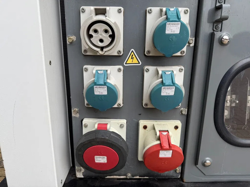 Stromgenerator SDMO R90 C3 John Deere Leroy Somer 90 kVA Silent Rental generatorset: das Bild 20 Stromgenerator SDMO R90 C3 John Deere Leroy Somer 90 kVA Silent Rental generatorset: das Bild 20