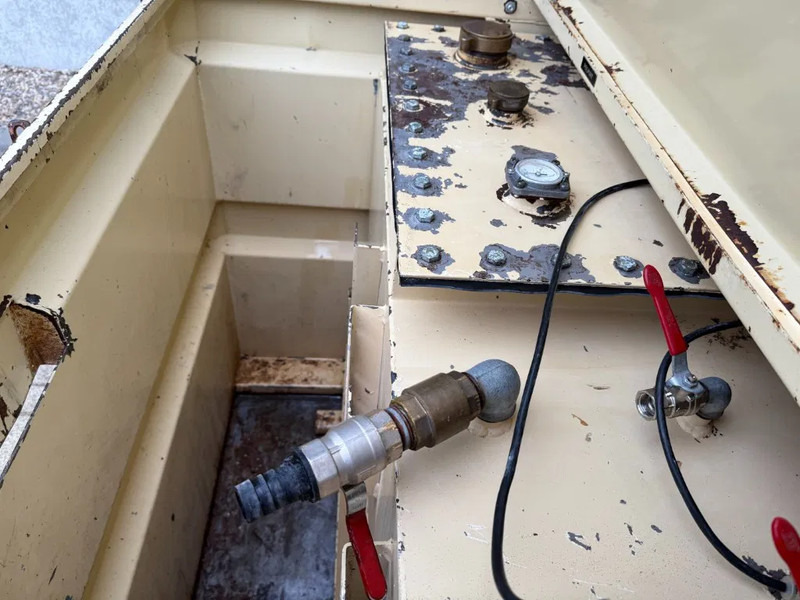 Tolsma Kiwa IBC 1150 liter Dieseltank Milieutank - Seecontainer: das Bild 3 Tolsma Kiwa IBC 1150 liter Dieseltank Milieutank - Seecontainer: das Bild 3