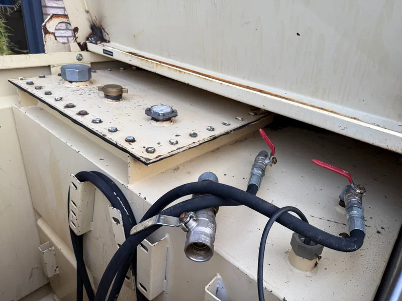 Tolsma Kiwa IBC 3000 liter Dieseltank Brandstoftank - Seecontainer: das Bild 5 Tolsma Kiwa IBC 3000 liter Dieseltank Brandstoftank - Seecontainer: das Bild 5