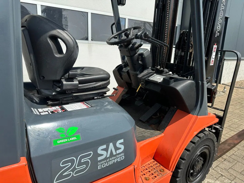 Toyota 2.5 ton Triplex Freelift Sideshift LPG Heftruck - Treibgasstapler: das Bild 5 Toyota 2.5 ton Triplex Freelift Sideshift LPG Heftruck - Treibgasstapler: das Bild 5