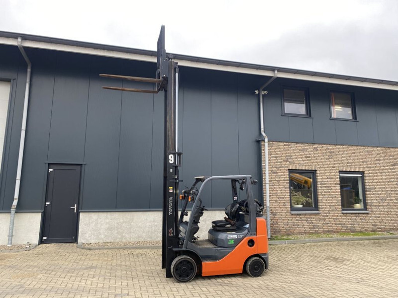 Toyota 8FGCU25 2.5 ton Duplex Sideshift LPG Heftruck - Treibgasstapler: das Bild 5 Toyota 8FGCU25 2.5 ton Duplex Sideshift LPG Heftruck - Treibgasstapler: das Bild 5
