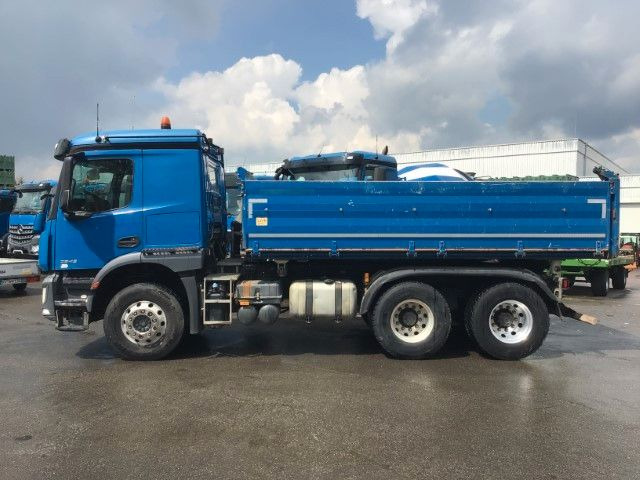 Mercedes-Benz Arocs 2643 6x4 Retarder Meiller 3-Seiten AHK Bet - Kipper: das Bild 2 Mercedes-Benz Arocs 2643 6x4 Retarder Meiller 3-Seiten AHK Bet - Kipper: das Bild 2